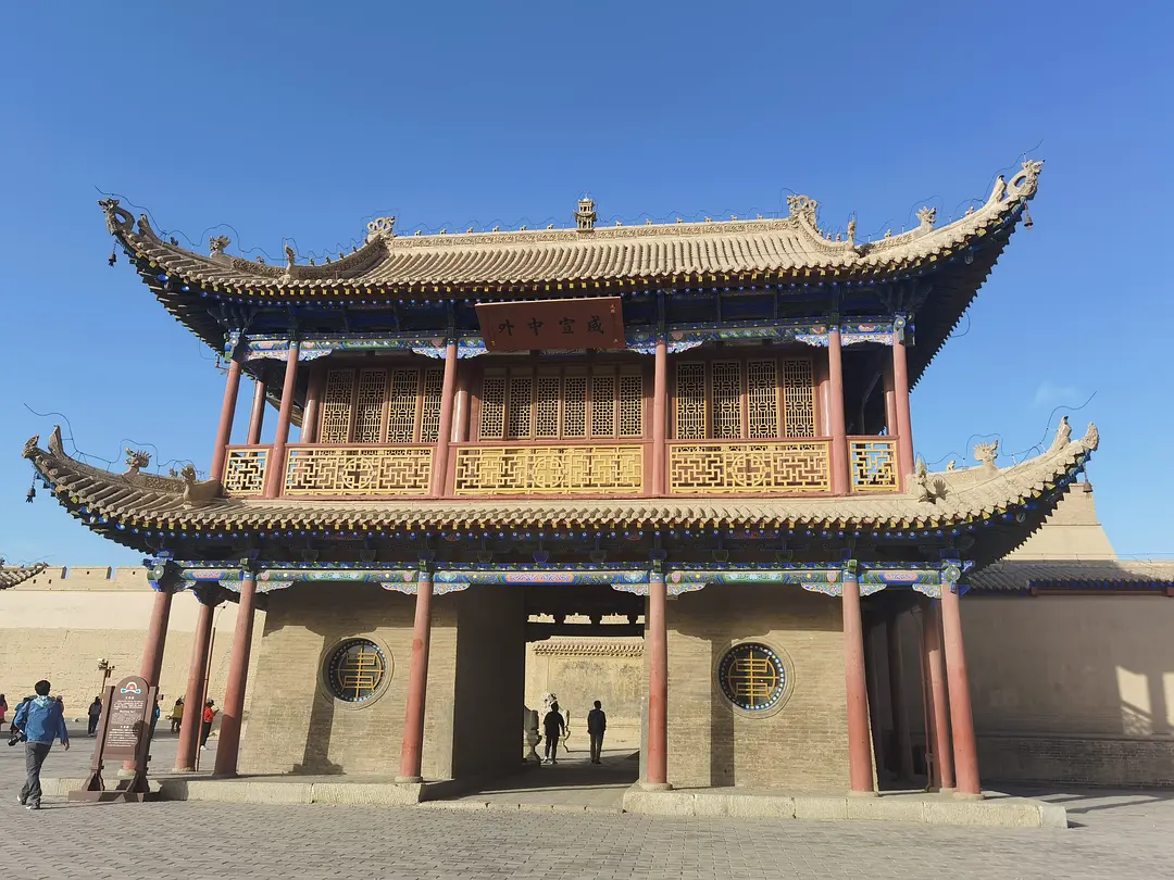 敦煌車(chē)租：三廂車(chē)為何普遍沒(méi)有后雨刷