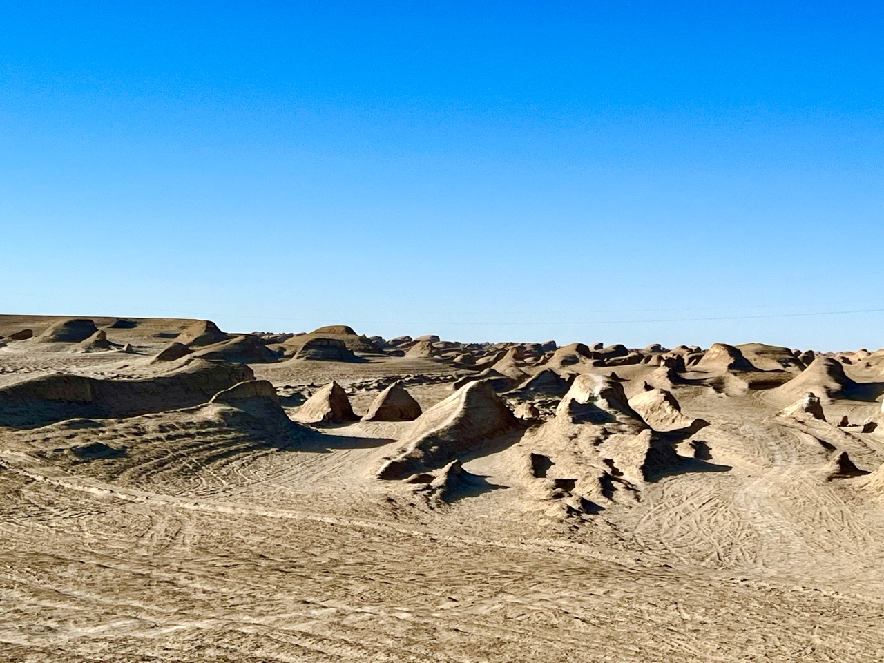 敦煌逐西租車公司：汽車保養(yǎng)維修門道多，車主需要多留幾個心眼