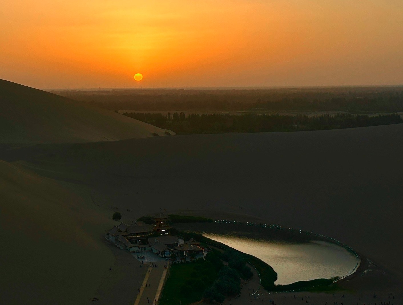 敦煌逐西租車公司：商務(wù)租車有哪些優(yōu)勢？