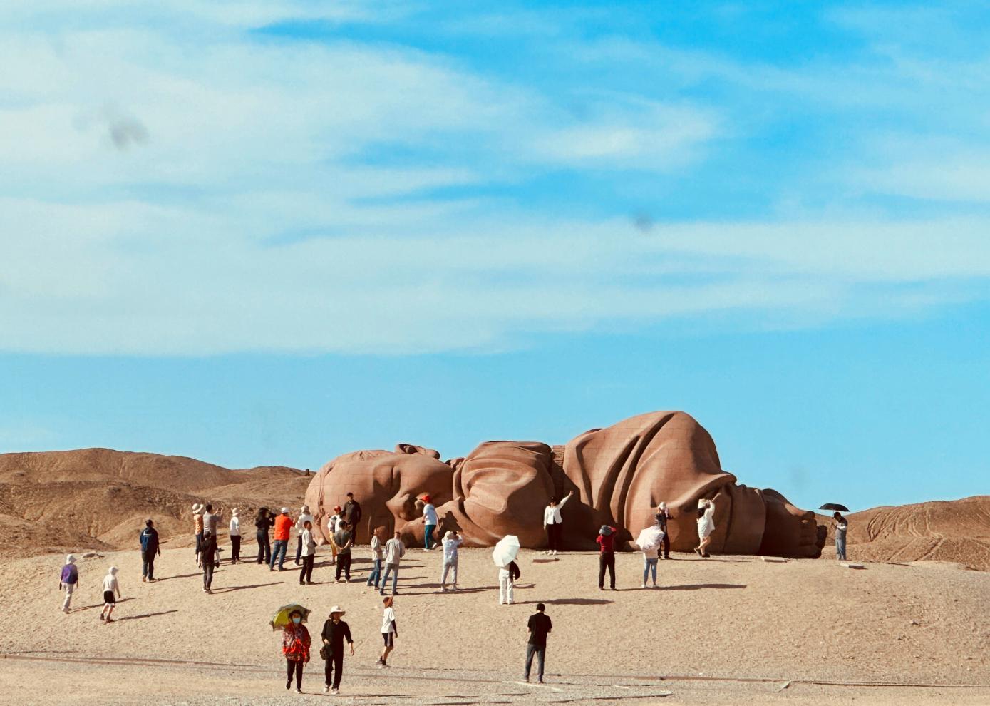 敦煌租車公司：油箱燈亮了還能開多遠(yuǎn)