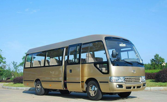 敦煌小團(tuán)包車旅游：豐田考斯特包車，敦煌旅游中巴大巴車型