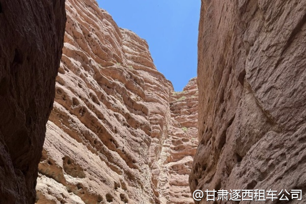 甘肅有哪些適合冬季包車游的景點(diǎn)？會不會封路？  