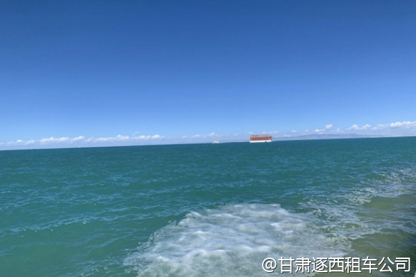 我們帶了兩個行李箱，轎車后備箱放得下嗎？  