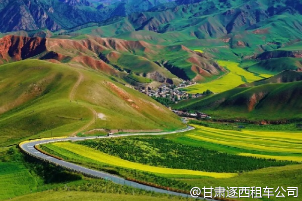 想找一位熟悉甘肅歷史的導(dǎo)游，包車時能講解嗎？  